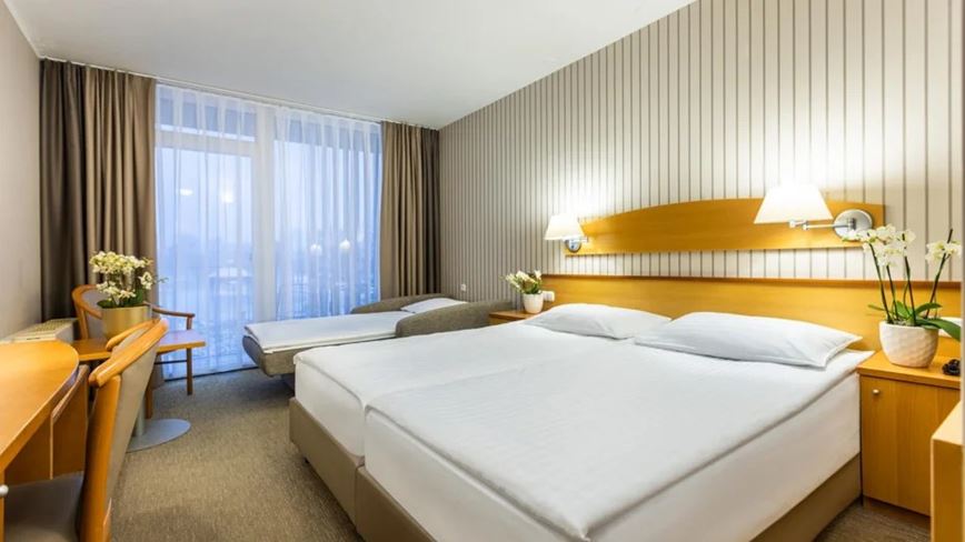 Hotel Termal - Terme 3000 - dvoulůžkový pokoj s přistýlkou a balkonem- Moravske Toplice - 101 CK Zemek - Slovinsko (1)
