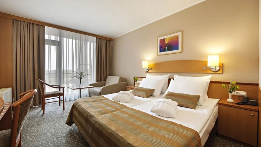 Hotel Termal - Terme 3000 - dvoulůžkový pokoj s přistýlkou a balkonem- Moravske Toplice - 101 CK Zemek - Slovinsko (2)